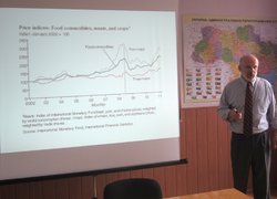 Professor of finance John Olienyk from Colorado State University visited our university